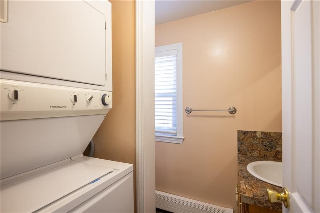 Single Family Residence at 31 Stockholm Street, Bellingham, photo 14 of 33