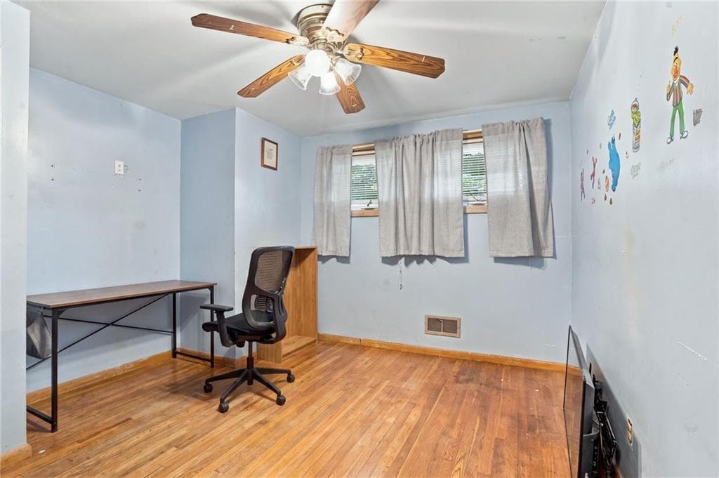 Single Family Residence at 78 Hanover Street, Warwick, photo 9 of 25