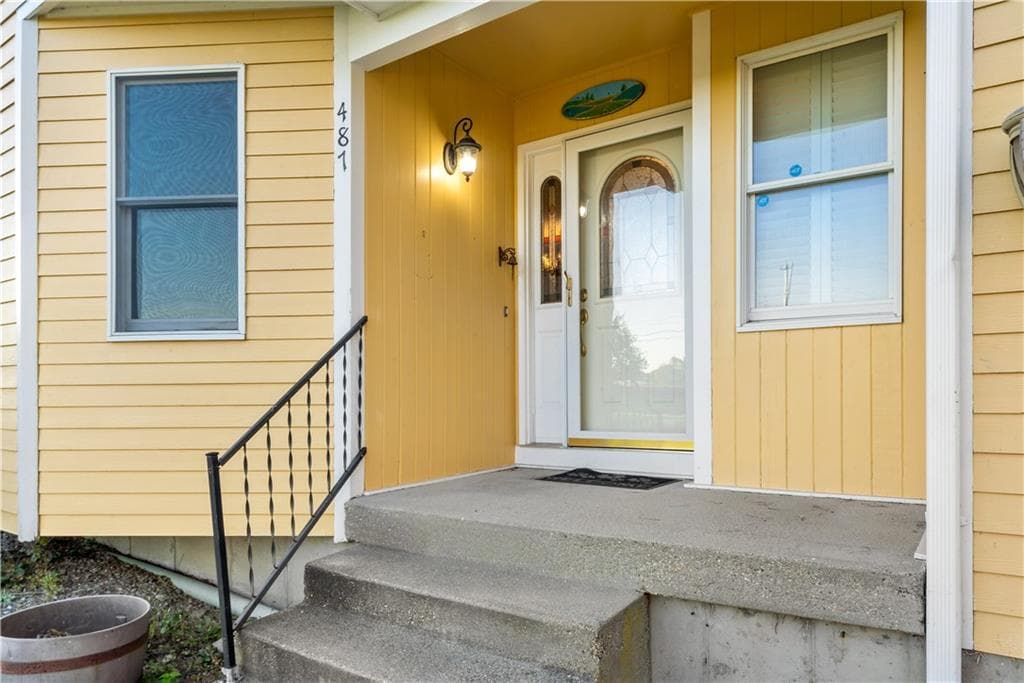 Single Family Residence at 487 Union Street, Portsmouth, photo 13 of 44
