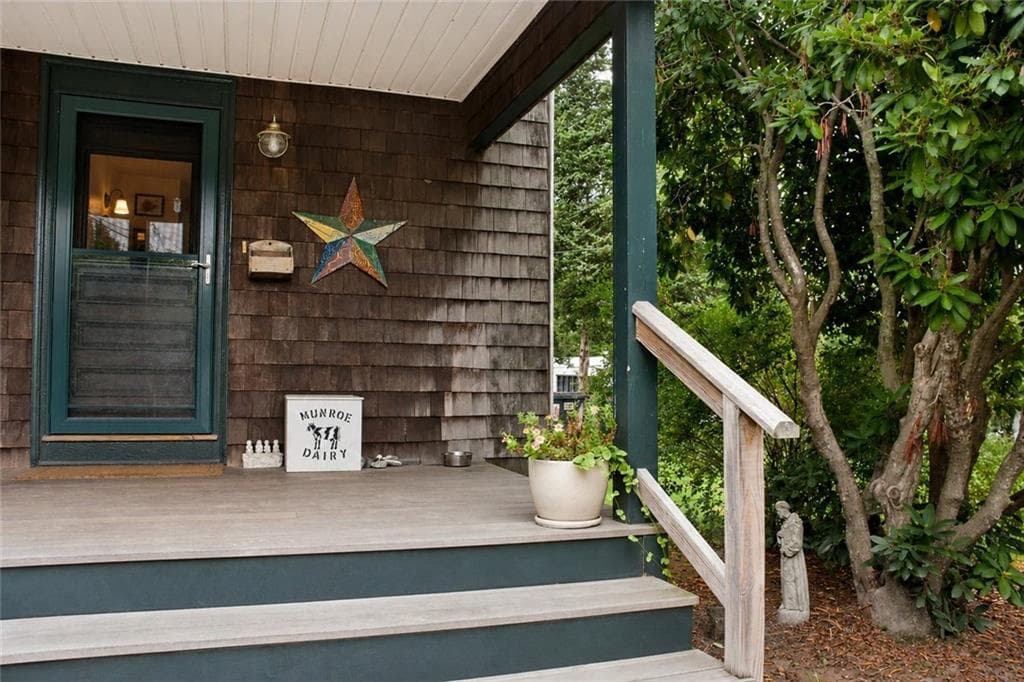 Single Family Residence at Jamestown, photo 4 of 32