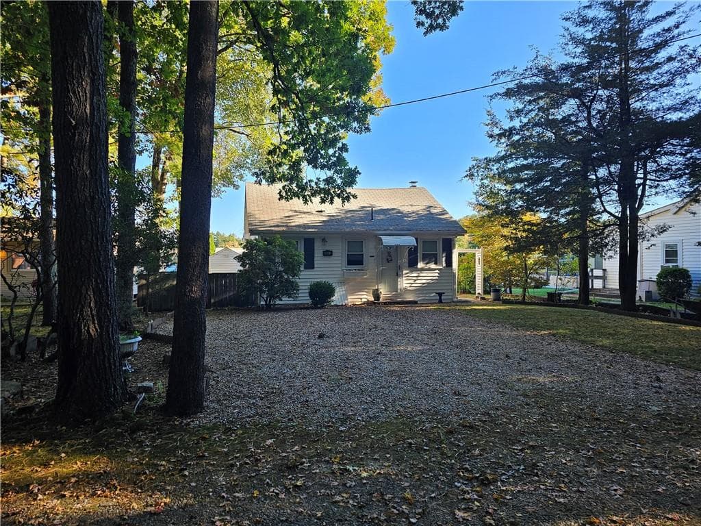 Single Family Residence at 260 C Mishnock Road, West Greenwich, photo 2 of 24
