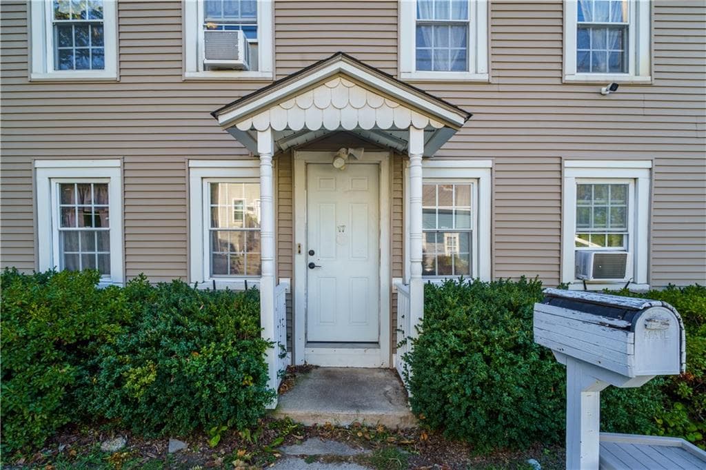 Single Family Residence at 17 East Greenwich Avenue, West Warwick, photo 2 of 18