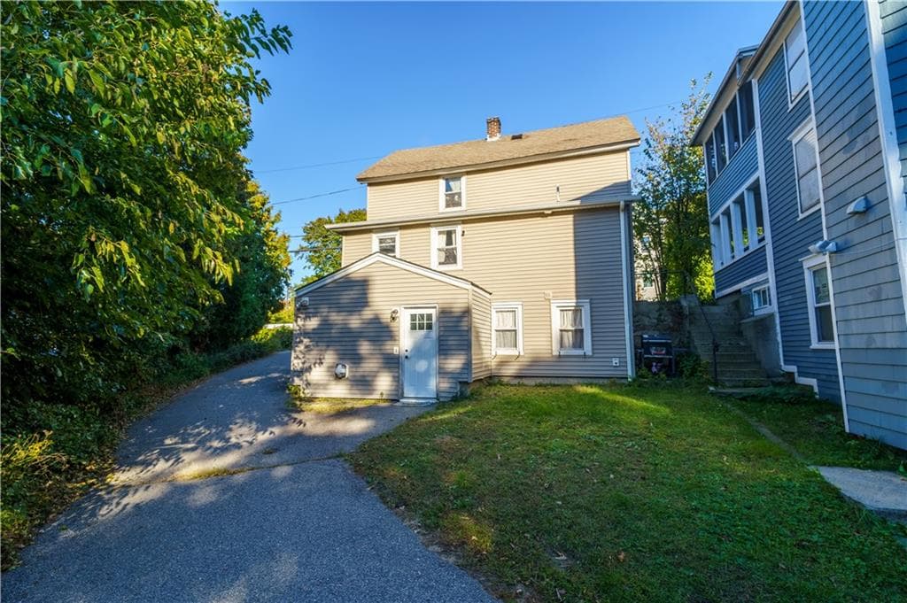 Single Family Residence at 17 East Greenwich Avenue, West Warwick, photo 14 of 18