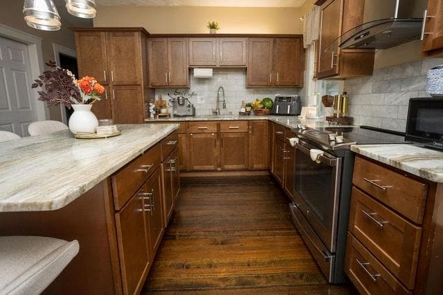 Single Family Residence at 94 Ortoleva Drive, Providence, photo 8 of 28