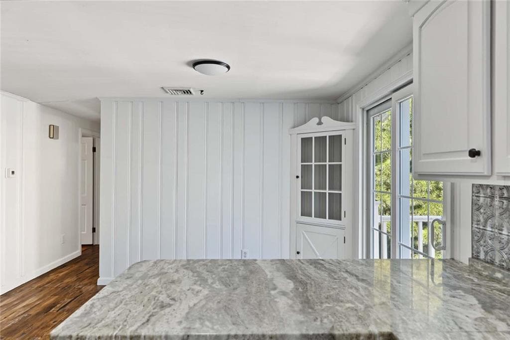 Single Family Residence at 11 Beauregard Avenue, Lincoln, photo 16 of 41