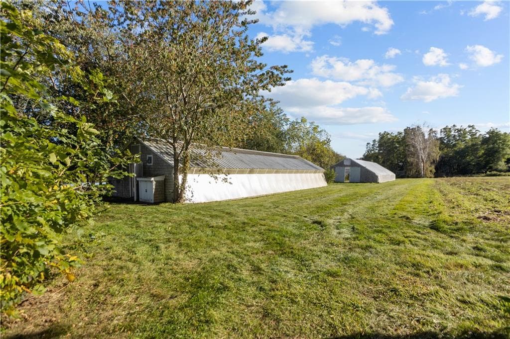 Single Family Residence at 184 Glen Road, Portsmouth, photo 28 of 37
