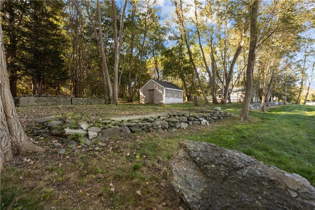 Single Family Residence at 184 Glen Road, Portsmouth, photo 24 of 37