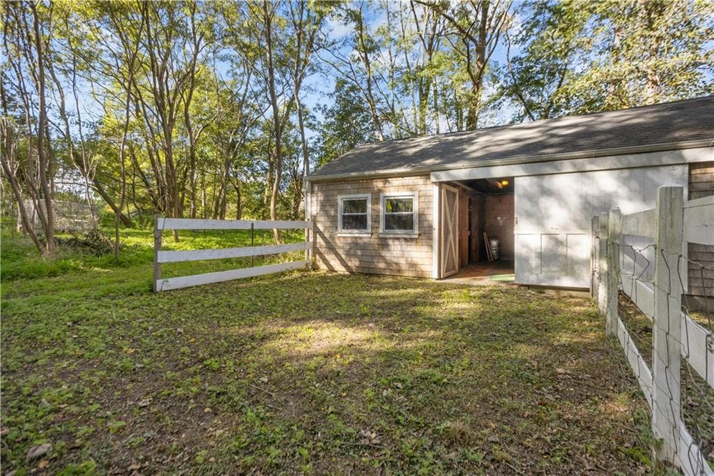 Single Family Residence at 184 Glen Road, Portsmouth, photo 14 of 37