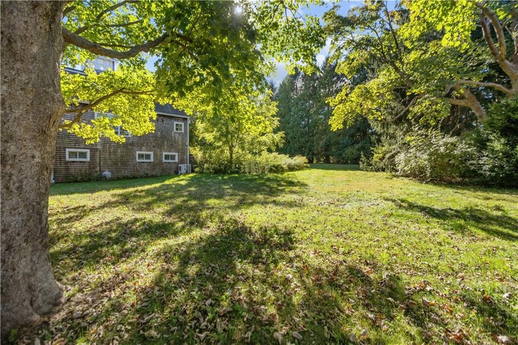 Single Family Residence at 184 Glen Road, Portsmouth, photo 18 of 37