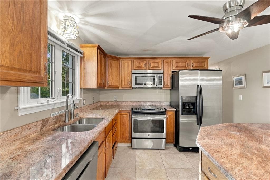 Single Family Residence at 5 Lucille Drive, Smithfield, photo 13 of 44