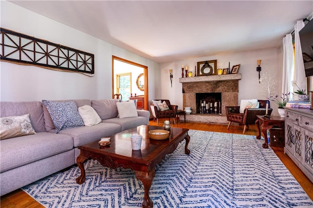 Single Family Residence at 274 Weaver Hill Road, West Greenwich, photo 6 of 42