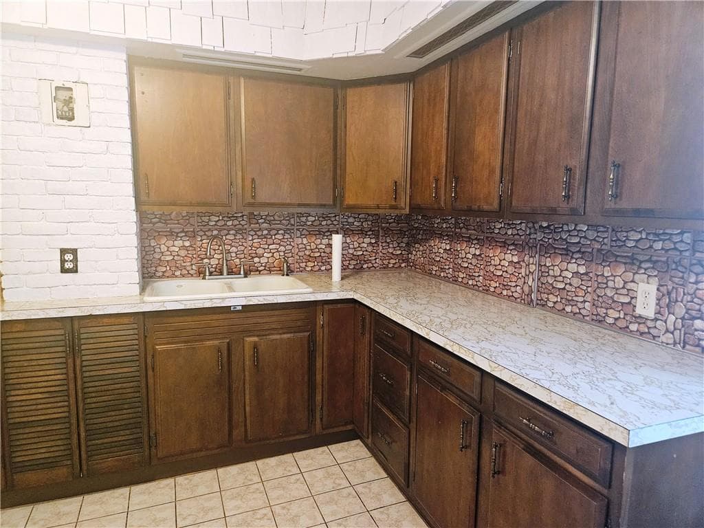 Multi Family at 55 Lexington Avenue, North Providence, photo 5 of 32