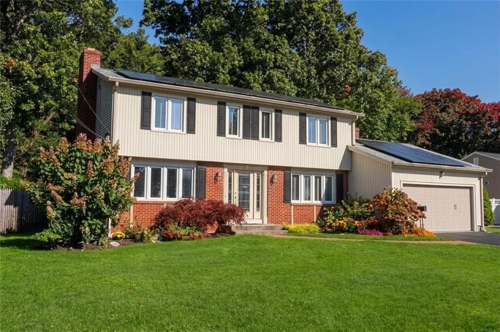Single Family Residence at 42 Tanglewood Drive, East Providence, photo 2 of 30