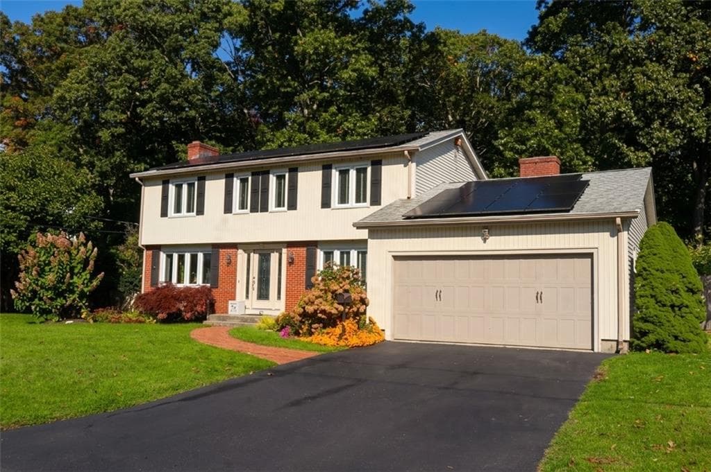 Single Family Residence at 42 Tanglewood Drive, East Providence, photo 3 of 30