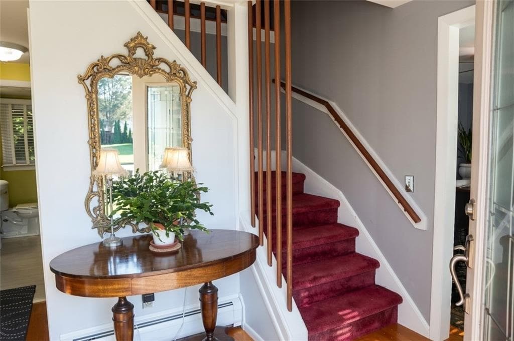 Single Family Residence at 42 Tanglewood Drive, East Providence, photo 4 of 30
