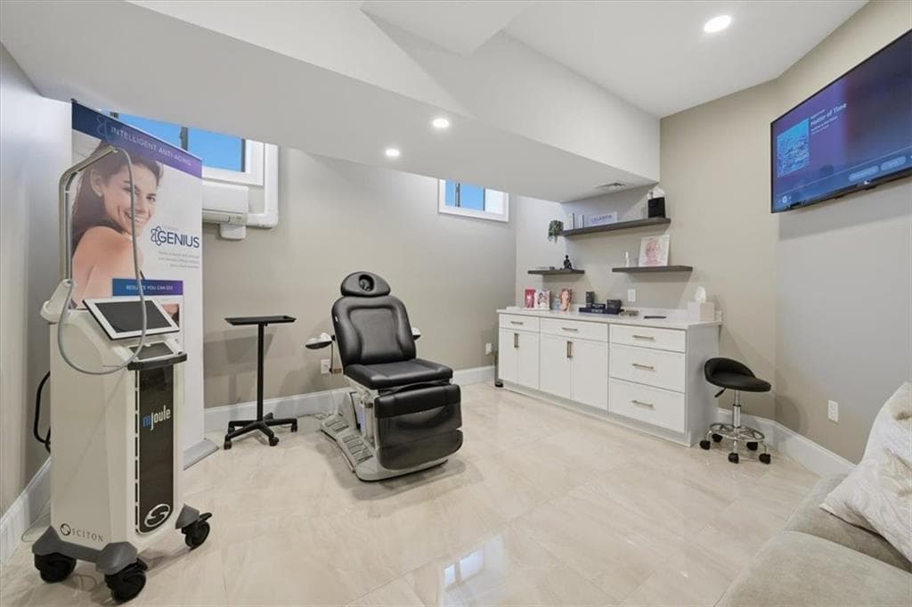 Commercial at 41 Rolfe Square, Cranston, photo 23 of 48