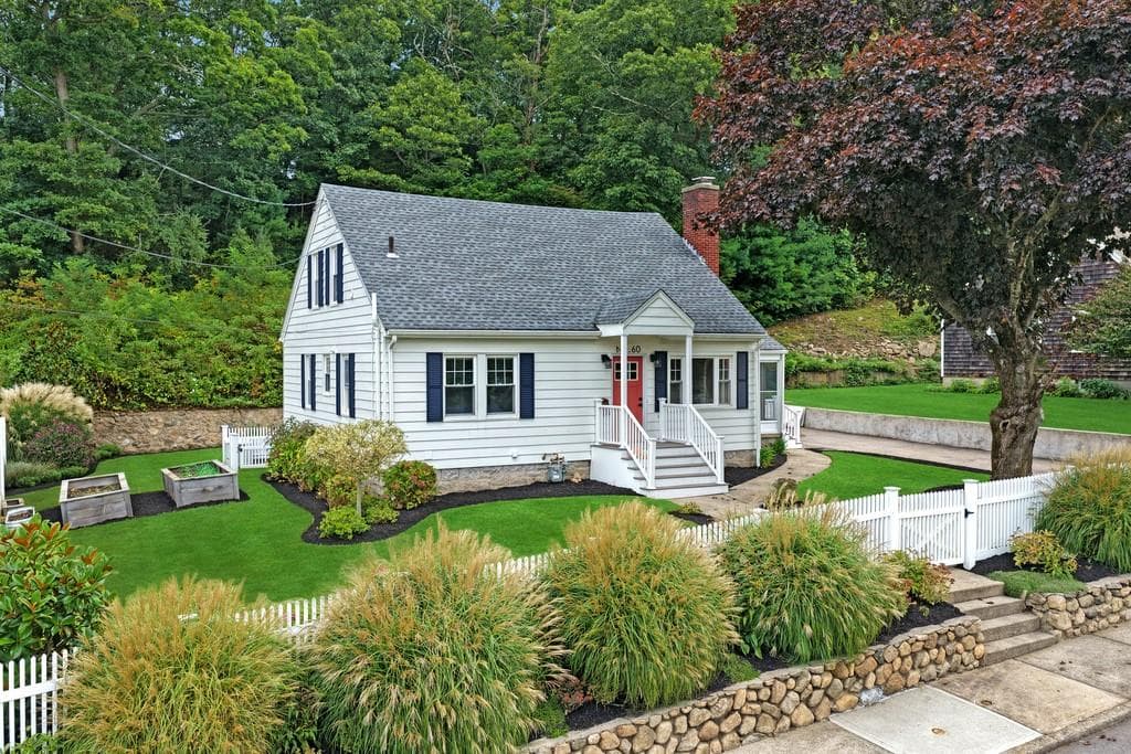 60 Narragansett Avenue
