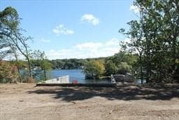 133 Lakeshore Drive
