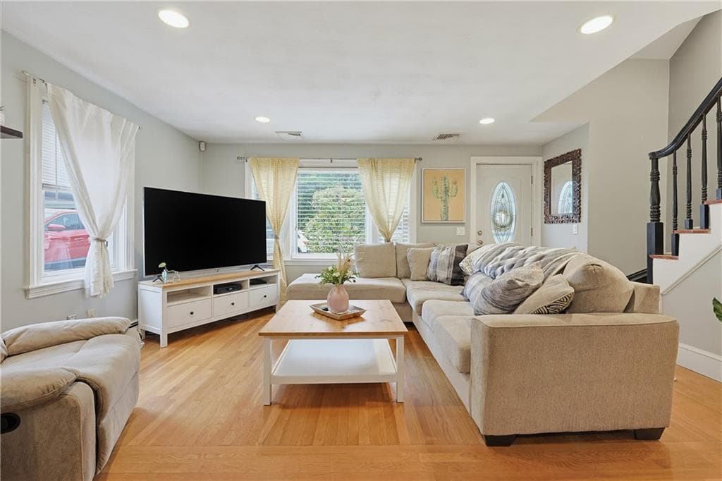 Single Family Residence at 5 Edwards Road, Johnston, photo 6 of 37