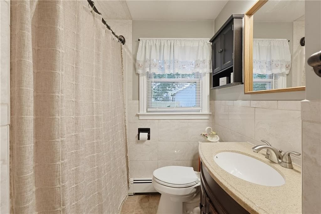 Single Family Residence at 5 Edwards Road, Johnston, photo 14 of 37
