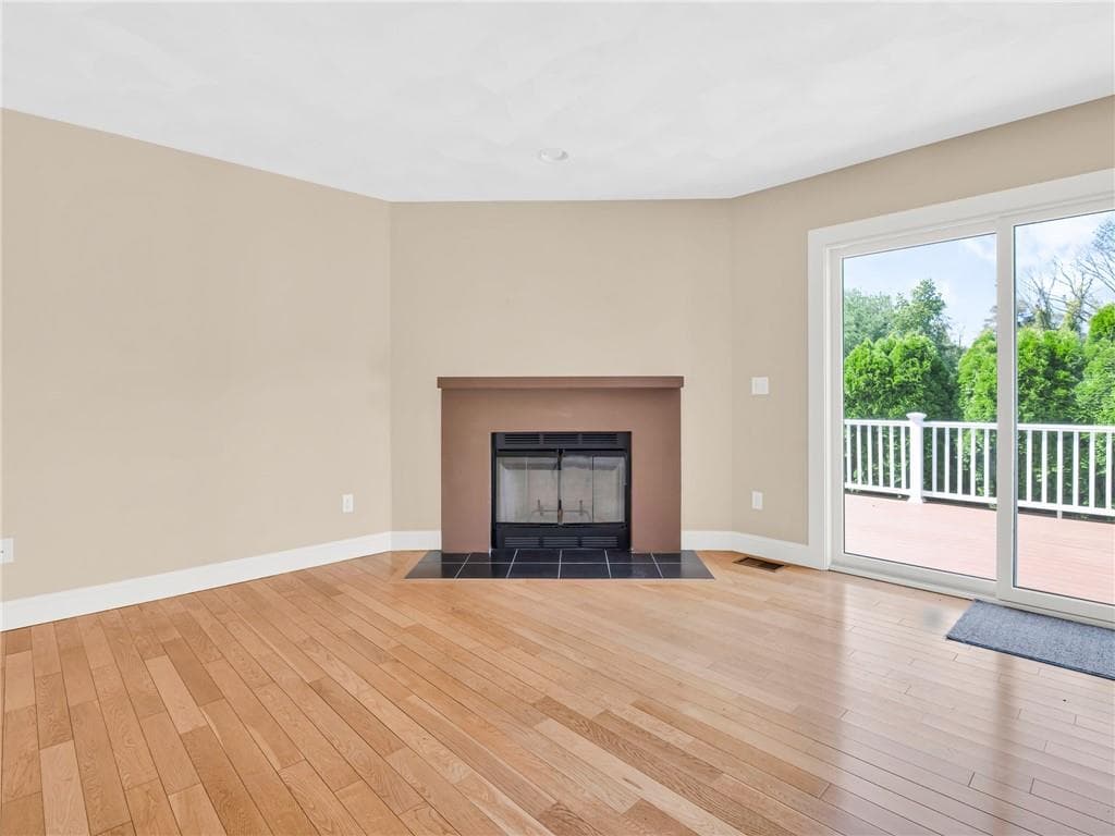 Single Family Residence at 550 Seven Mile Road, Scituate, photo 6 of 39