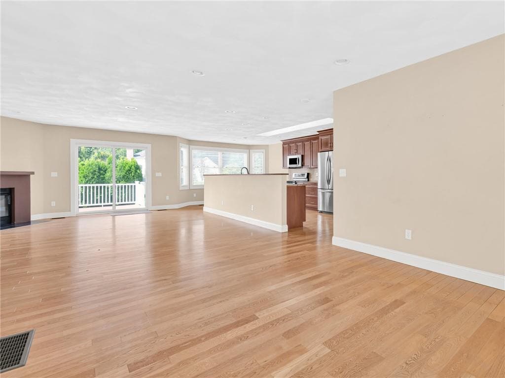Single Family Residence at 550 Seven Mile Road, Scituate, photo 7 of 39
