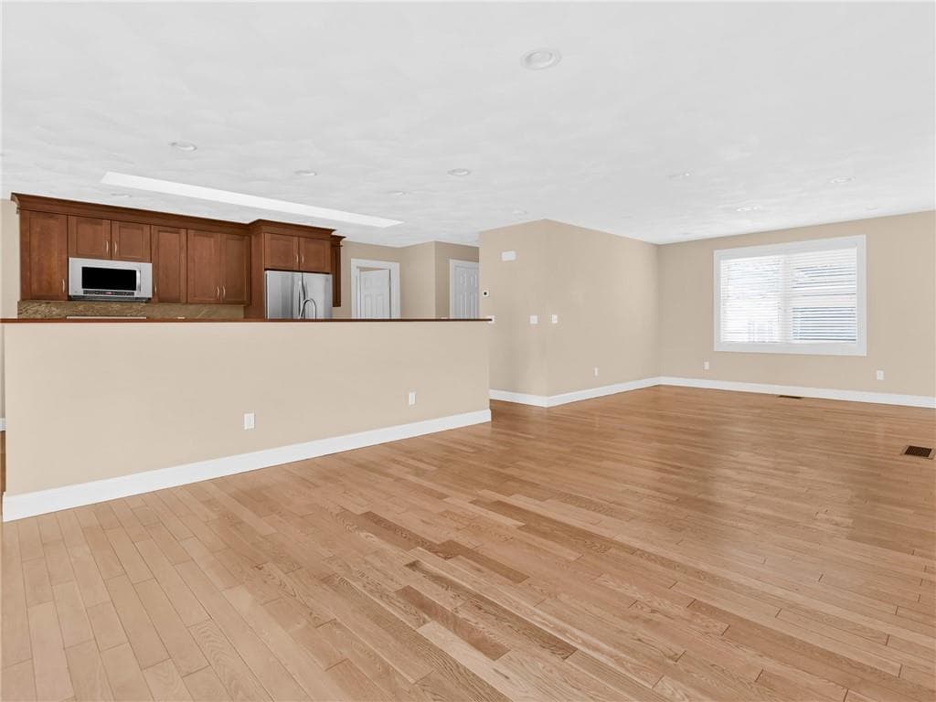 Single Family Residence at 550 Seven Mile Road, Scituate, photo 10 of 39