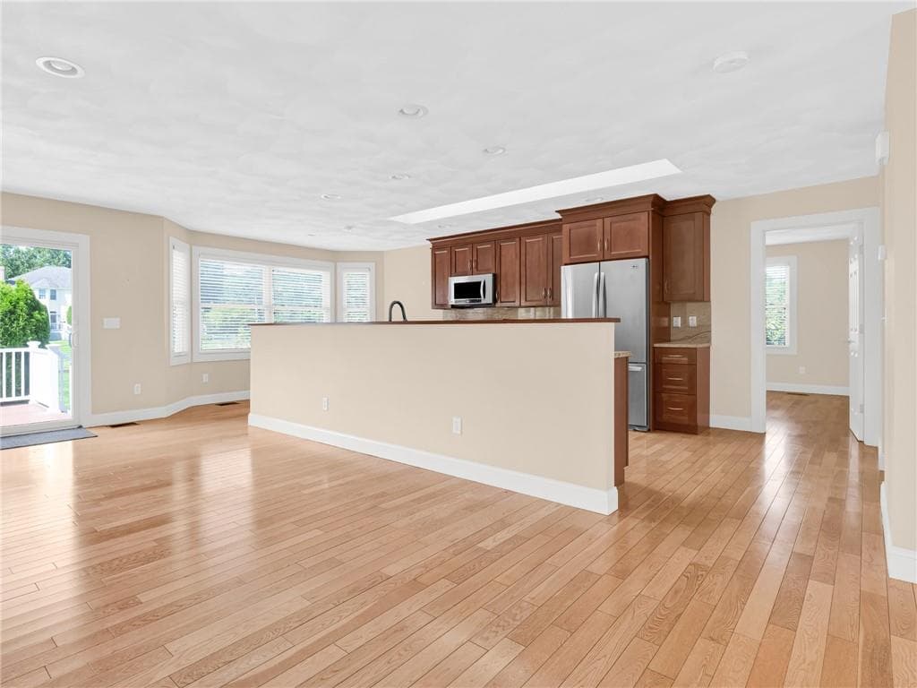 Single Family Residence at 550 Seven Mile Road, Scituate, photo 11 of 39