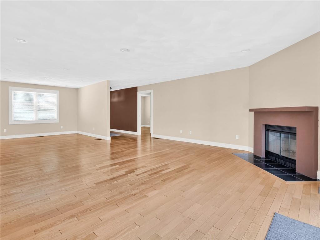 Single Family Residence at 550 Seven Mile Road, Scituate, photo 8 of 39