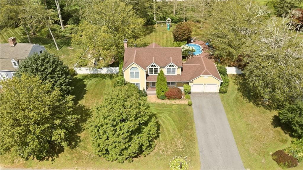 Single Family Residence at 69 Carriage Drive, Portsmouth, photo 43 of 50