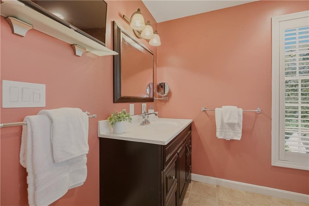 Single Family Residence at 69 Carriage Drive, Portsmouth, photo 32 of 50