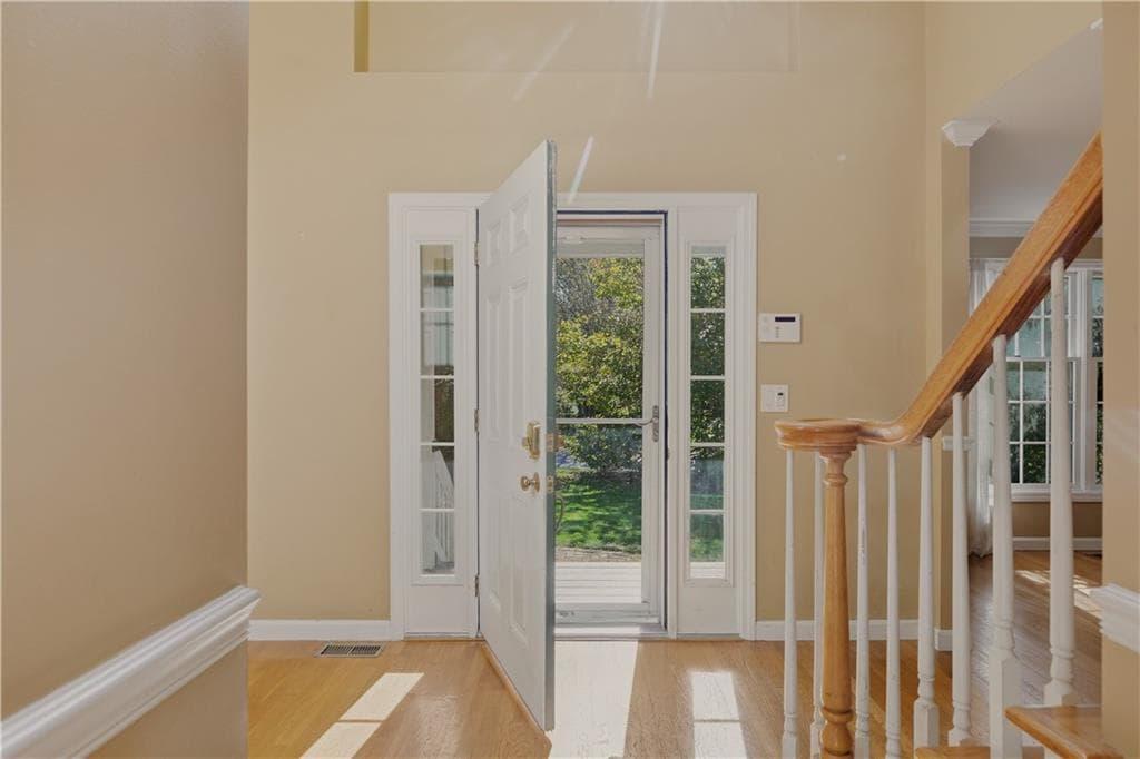 Single Family Residence at 69 Carriage Drive, Portsmouth, photo 5 of 50