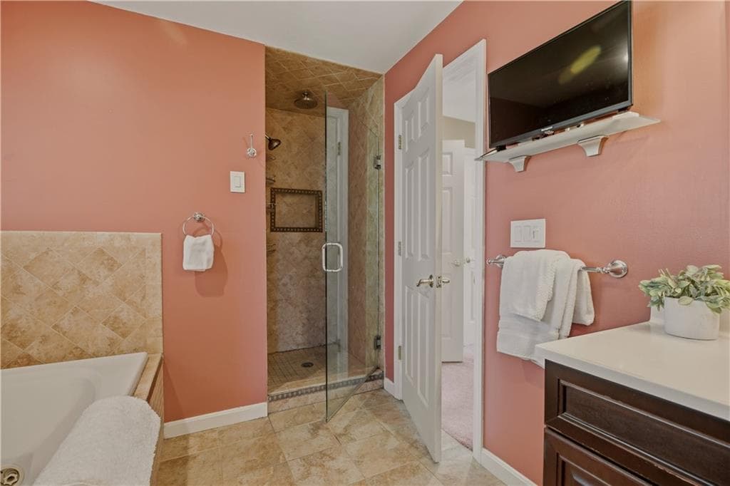 Single Family Residence at 69 Carriage Drive, Portsmouth, photo 33 of 50