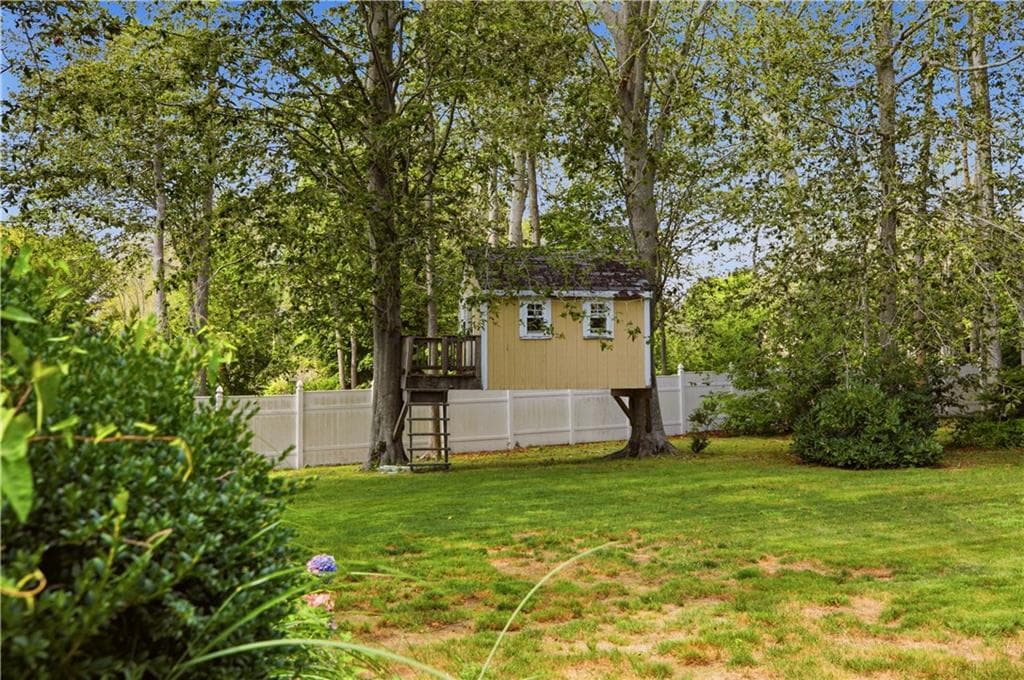 Single Family Residence at 69 Carriage Drive, Portsmouth, photo 41 of 50