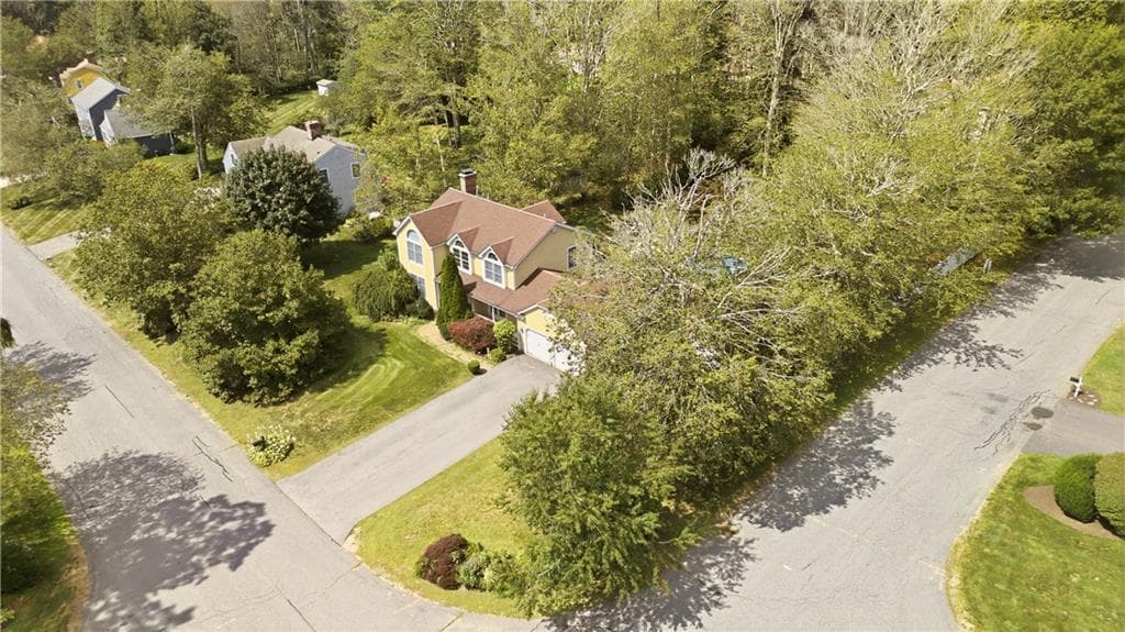 Single Family Residence at 69 Carriage Drive, Portsmouth, photo 44 of 50
