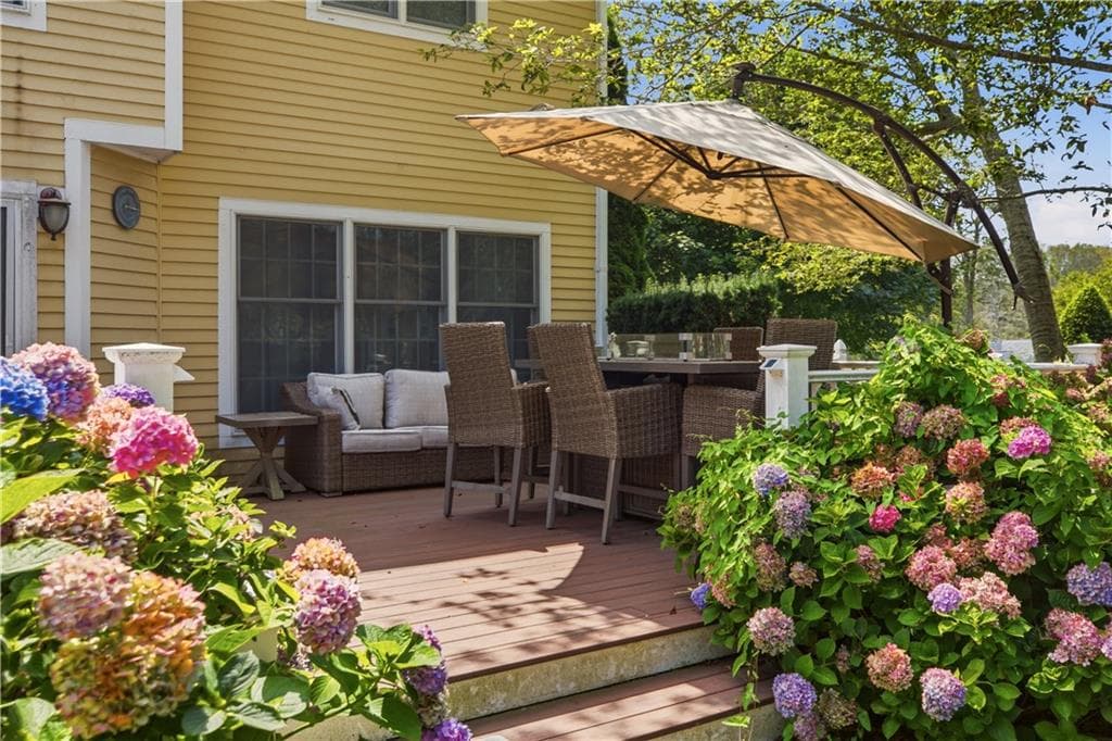 Single Family Residence at 69 Carriage Drive, Portsmouth, photo 35 of 50
