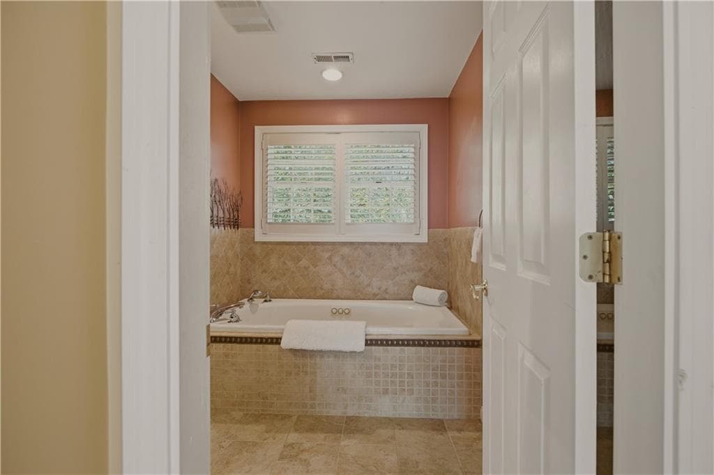Single Family Residence at 69 Carriage Drive, Portsmouth, photo 31 of 50