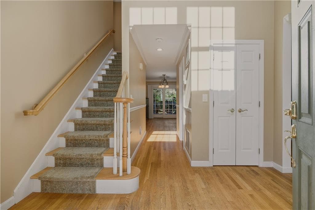 Single Family Residence at 69 Carriage Drive, Portsmouth, photo 4 of 50