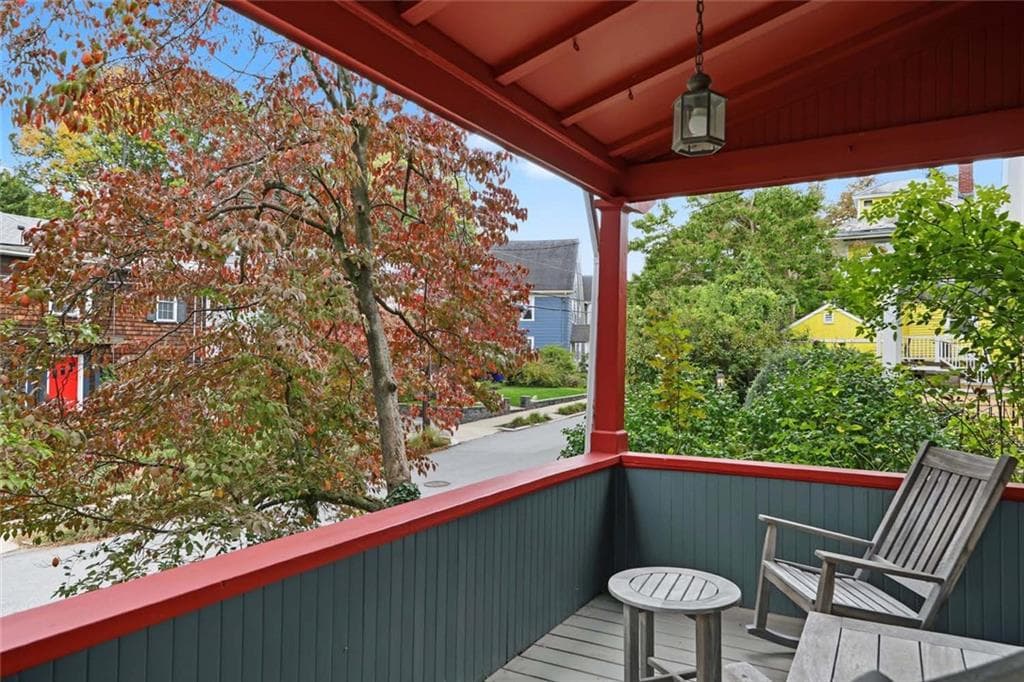 Single Family Residence at 366 Morris Avenue, Providence, photo 6 of 49