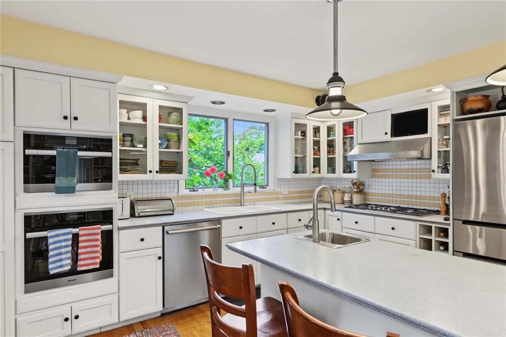 Single Family Residence at 366 Morris Avenue, Providence, photo 16 of 49