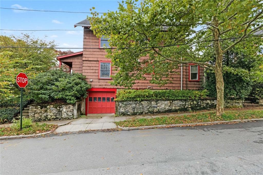 Single Family Residence at 366 Morris Avenue, Providence, photo 3 of 49