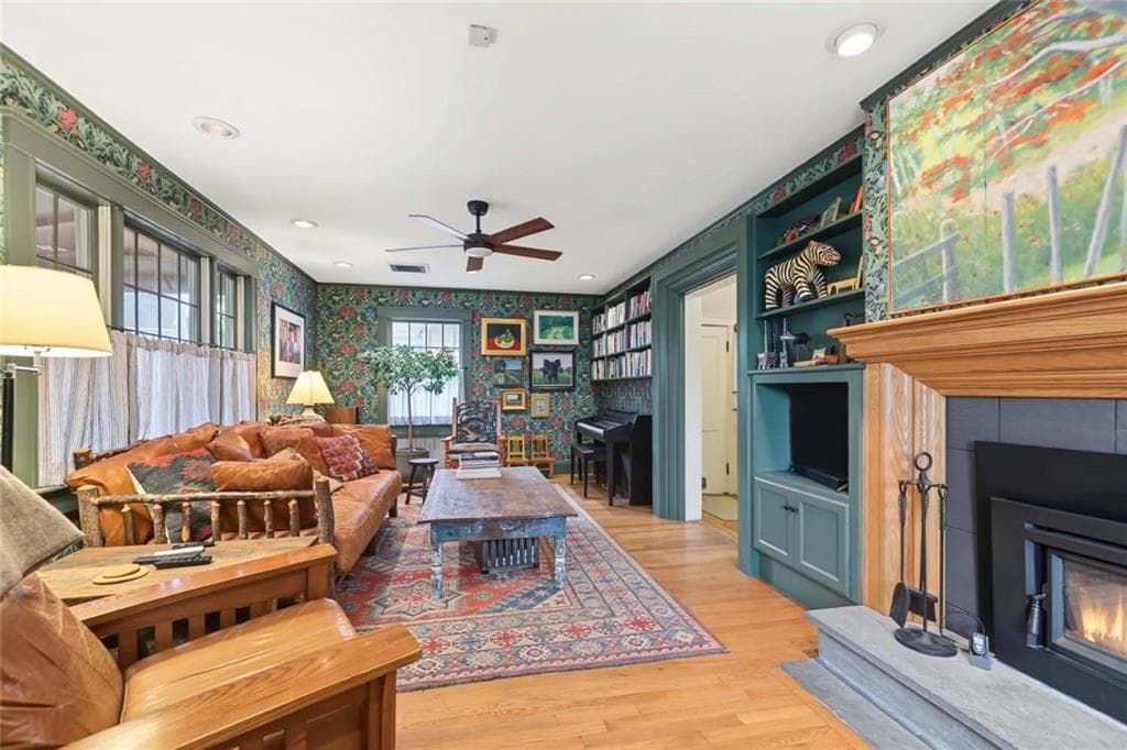 Single Family Residence at 366 Morris Avenue, Providence, photo 10 of 49