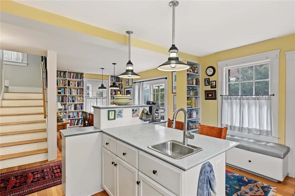 Single Family Residence at 366 Morris Avenue, Providence, photo 19 of 49