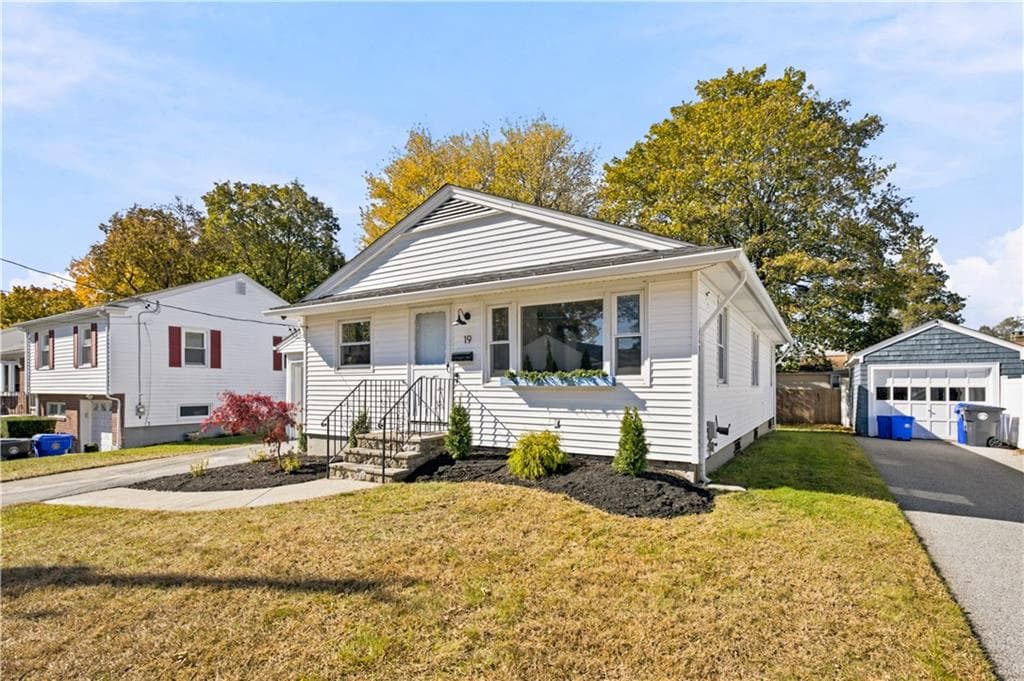 Single Family Residence at 19 Cherry Street, North Providence, photo 3 of 37