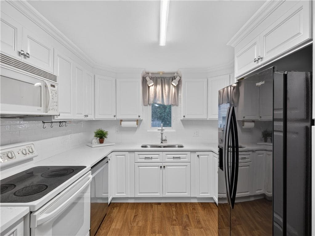 Single Family Residence at 44 Meadow Drive, West Warwick, photo 18 of 49