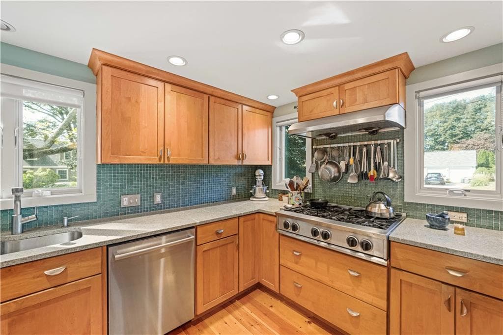 Single Family Residence at 48 Hillcrest Road, South Kingstown, photo 23 of 44
