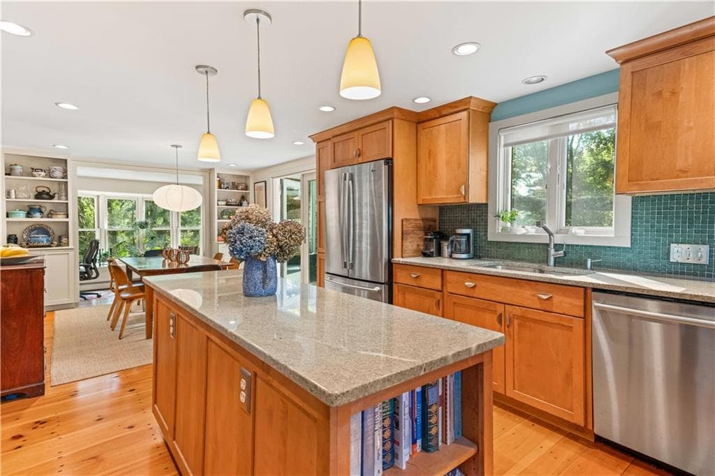 Single Family Residence at 48 Hillcrest Road, South Kingstown, photo 22 of 44