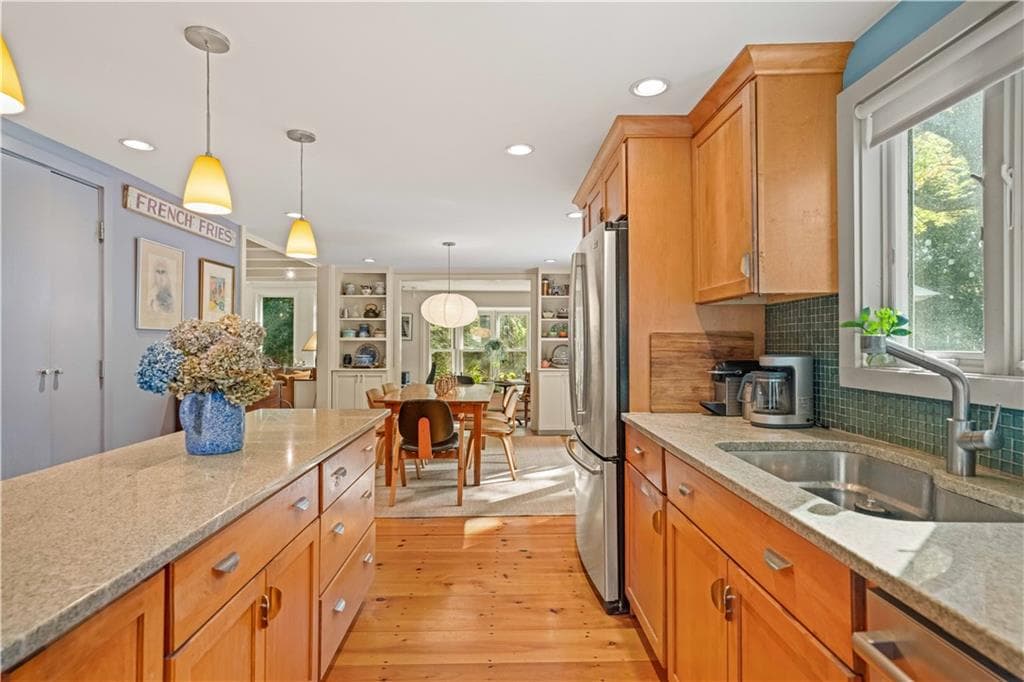 Single Family Residence at 48 Hillcrest Road, South Kingstown, photo 21 of 44