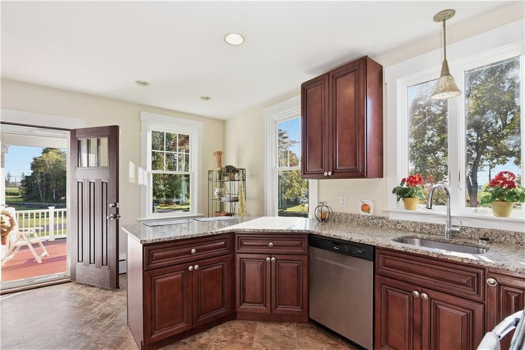 Single Family Residence at 484 Oliphant Lane, Middletown, photo 23 of 50