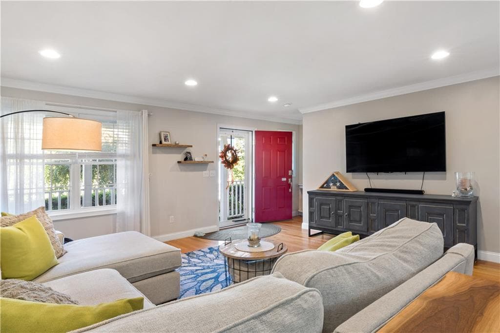 Condominium at 53 Vine Street, East Greenwich, photo 13 of 31